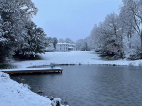 Huntsland House